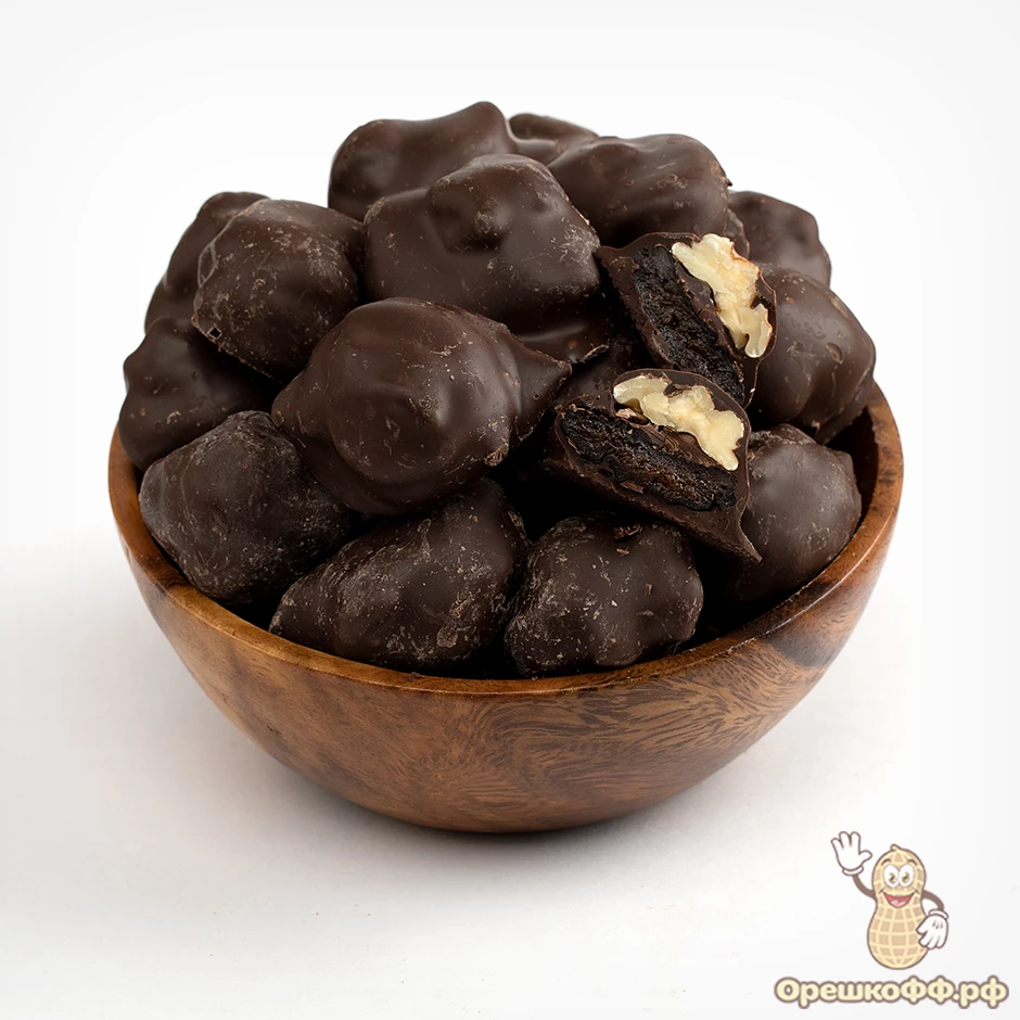 Чернослив с грецким орехом в темном шоколаде